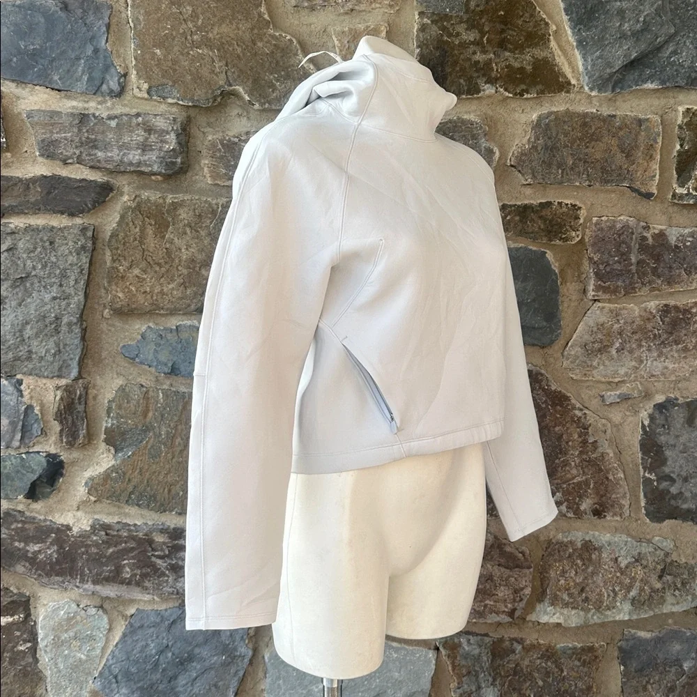 Lululemon Athletica AirWrap Pullover Hoodie in Alpine White Size 2